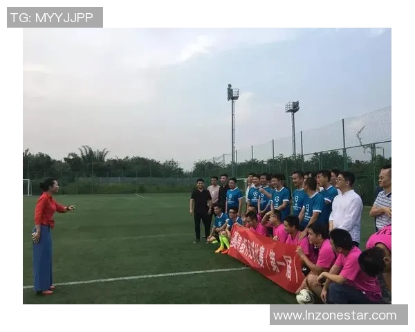 上海足球队在奥运会上的默契配合展现了团队精神与竞技水平的完美结合 上海足球队在奥运会上的默契配合展现了团队精神与竞技水平的完美结合