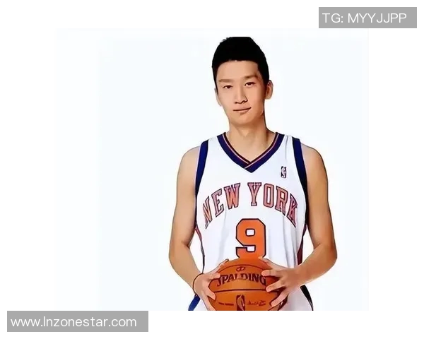 姚明与孙悦深情拥抱展现篮球兄弟情谊传承与团结的力量 姚明与孙悦深情拥抱展现篮球兄弟情谊传承与团结的力量